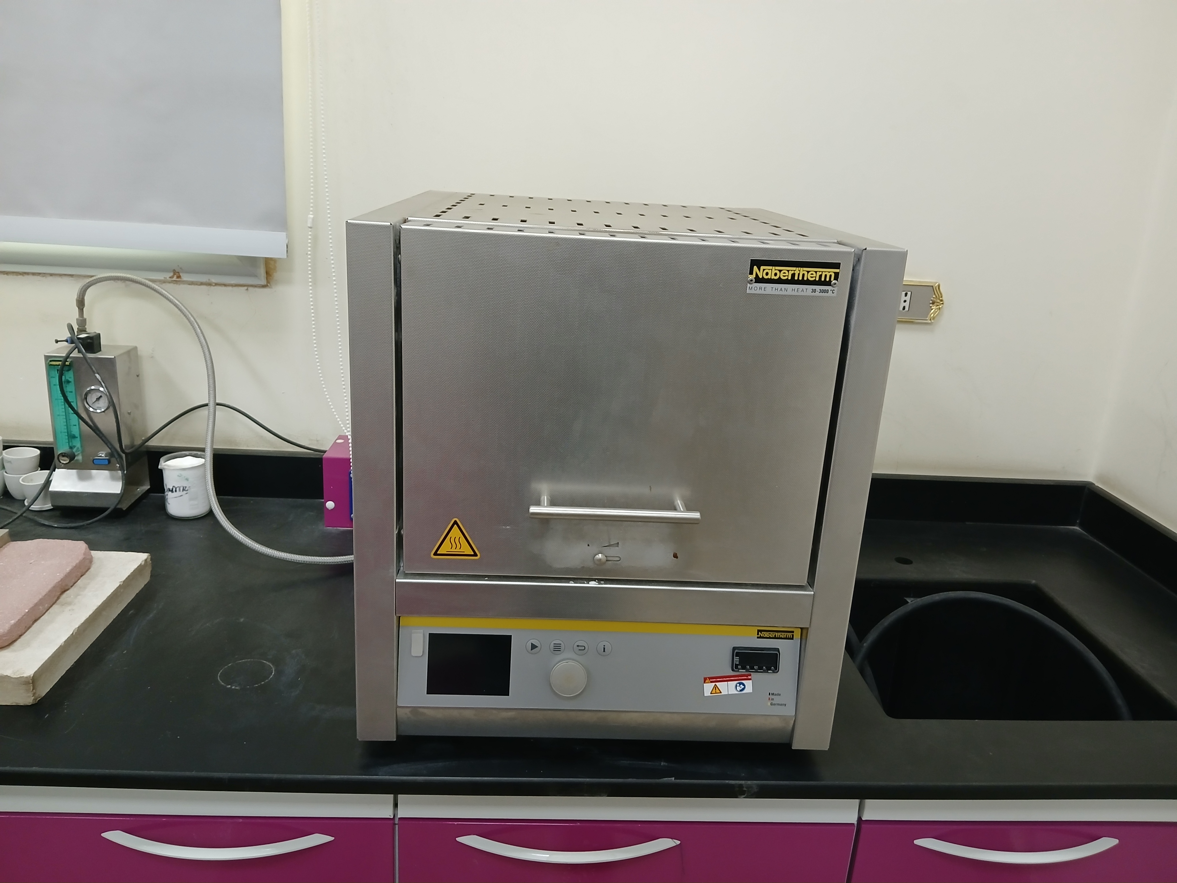 Muffle furnace (up to 1600 oC)